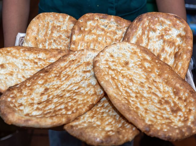 Naan Bread (Bag of 6 Pieces).